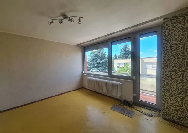 RK4 - NA PREDAJ - Trojpodlažný rodinný dom  /7 izbový/ v Nových Zámkoch