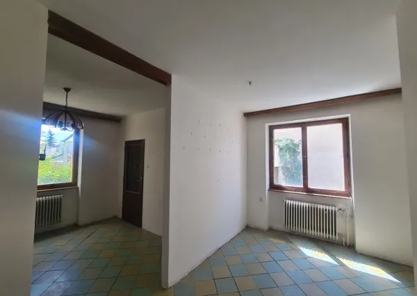 RK4 - NA PREDAJ - Trojpodlažný rodinný dom  /7 izbový/ v Nových Zámkoch