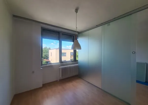 RK4 - NA PREDAJ - Trojpodlažný rodinný dom  /7 izbový/ v Nových Zámkoch