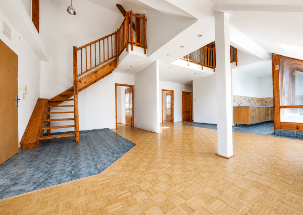 RK4 - PREDAJ -  4 izbový svetlý  byt  137 m² - loggia - Dulovo námestie