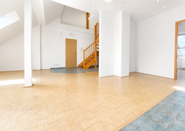 RK4 - PREDAJ -  4 izbový svetlý  byt  137 m² - loggia - Dulovo námestie
