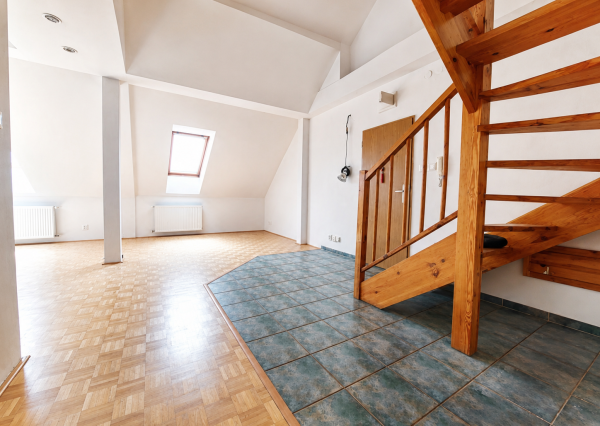 RK4 - PREDAJ -  4 izbový svetlý  byt  137 m² - loggia - Dulovo námestie