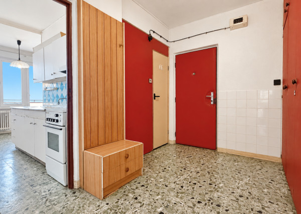RK4 - PREDAJ - Priestranný 2-izbový byt s balkónom v Žiline – Vlčince, Dobšinského ulica
