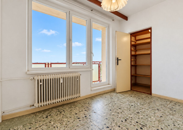 RK4 - PREDAJ - Priestranný 2-izbový byt s balkónom v Žiline – Vlčince, Dobšinského ulica