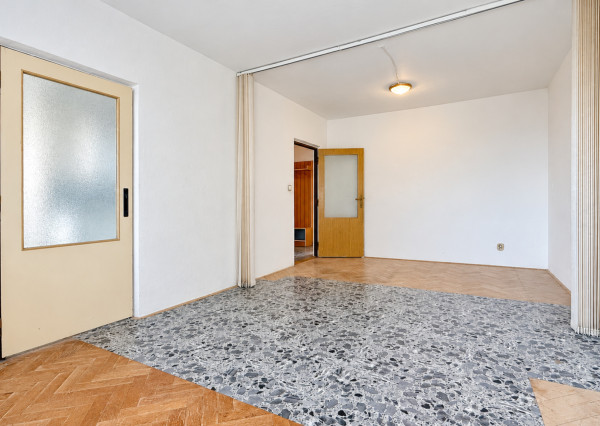 RK4 - PREDAJ - Priestranný 2-izbový byt s balkónom v Žiline – Vlčince, Dobšinského ulica