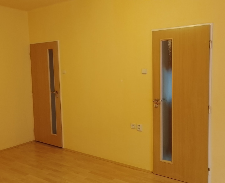 RK4 -  NA PREDAJ -  2-izbový byt  po celkovej rekonštrukcii - Nové Zámky - kúpou voľný.