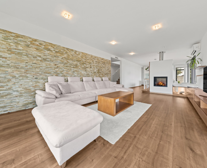 RK4  - Súkromná vila - dvojgaráž, 2 terasy (80 m²), pozemok 887 m² – Čierna Voda