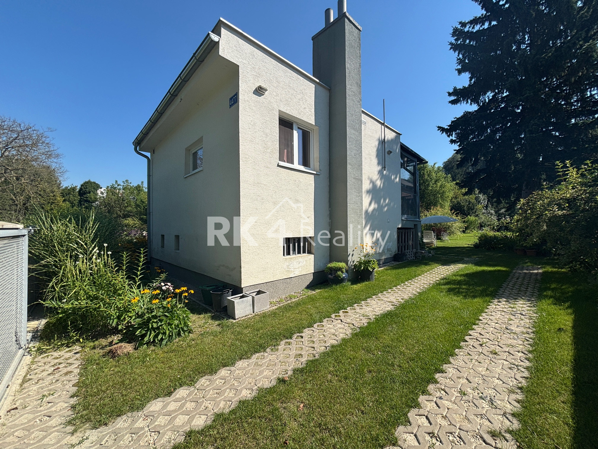 RK4 - PREDANÉ  -  CHATA S POZEMKOM BRATISLAVA - DEVÍNSKA CESTA