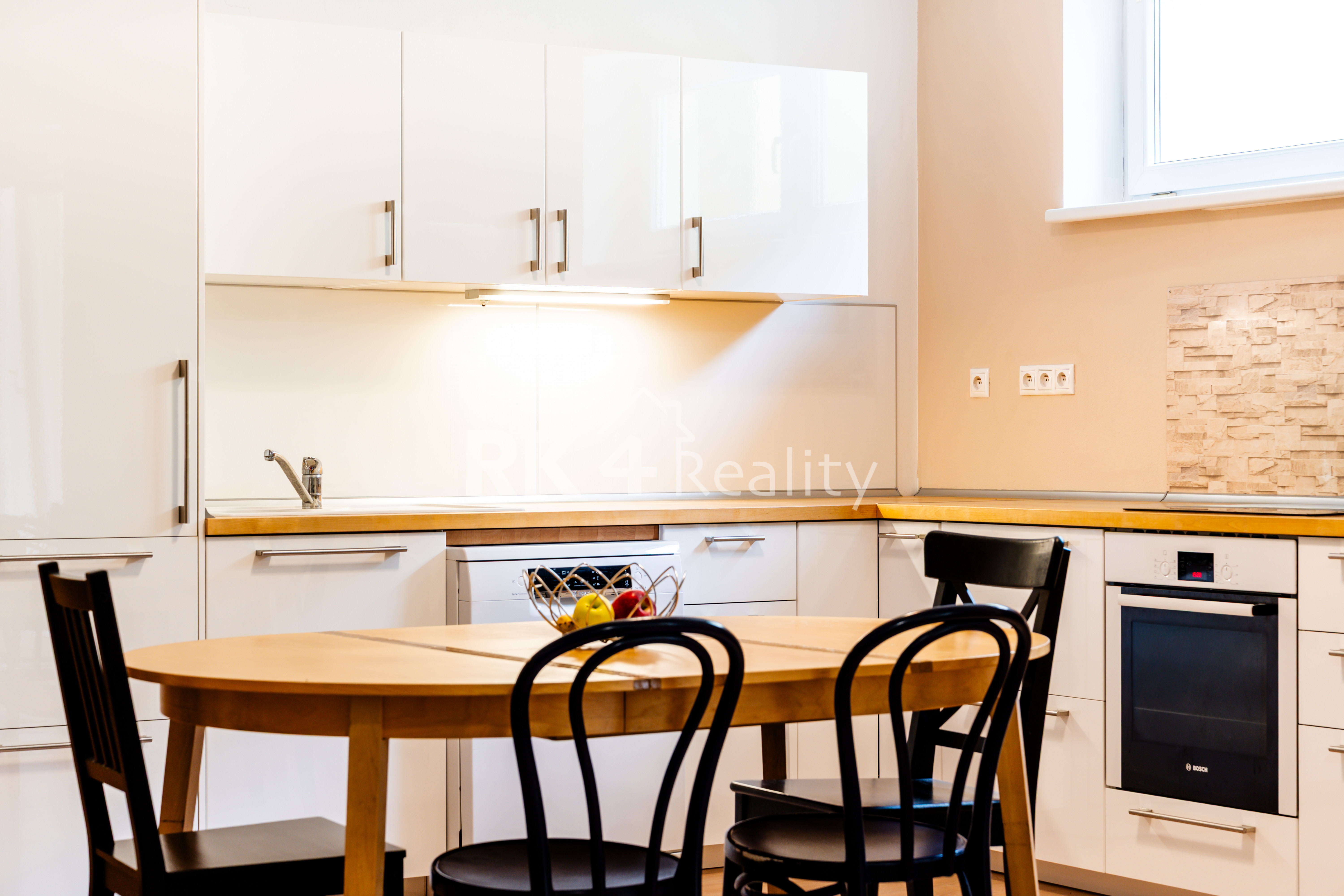 RK4 - NA PREDAJ - priestranný 4 izbový byt - Rezidencia Lesopark