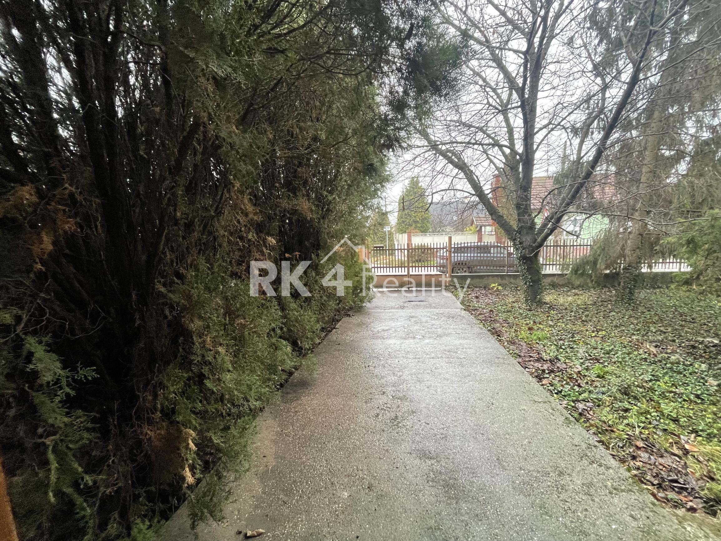 RK4 - NA PREDAJ - Poschodový dvojgeneračný rodinný dom v Galante