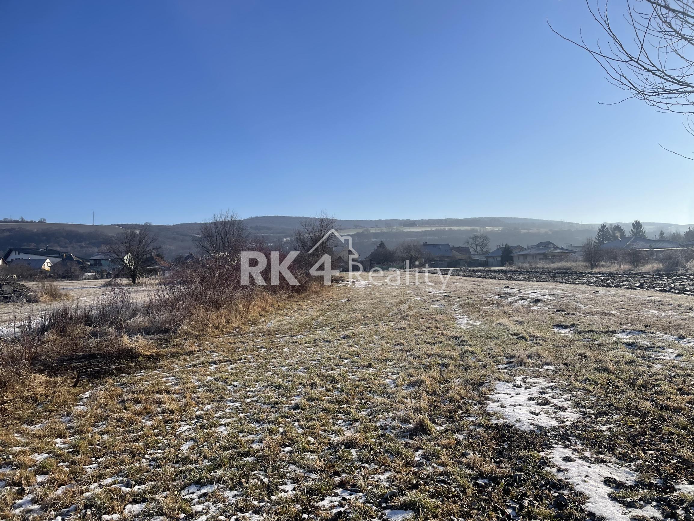 RK4 - NA PREDAJ - Krásny pozemok na stavbu rodinného domu  - Ratnovce -  okres  Piešťany