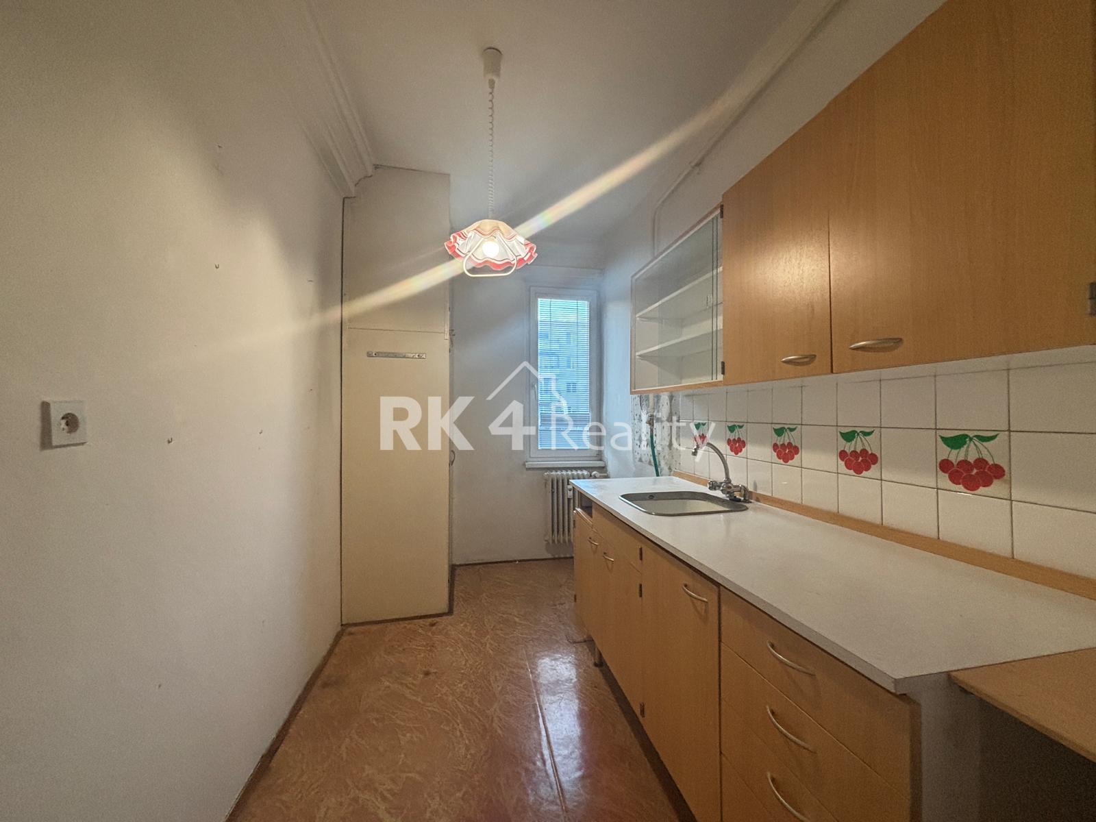 RK4 - Na predaj 3izbový byt pôvodný stav Ružinov  - Štrkovec
