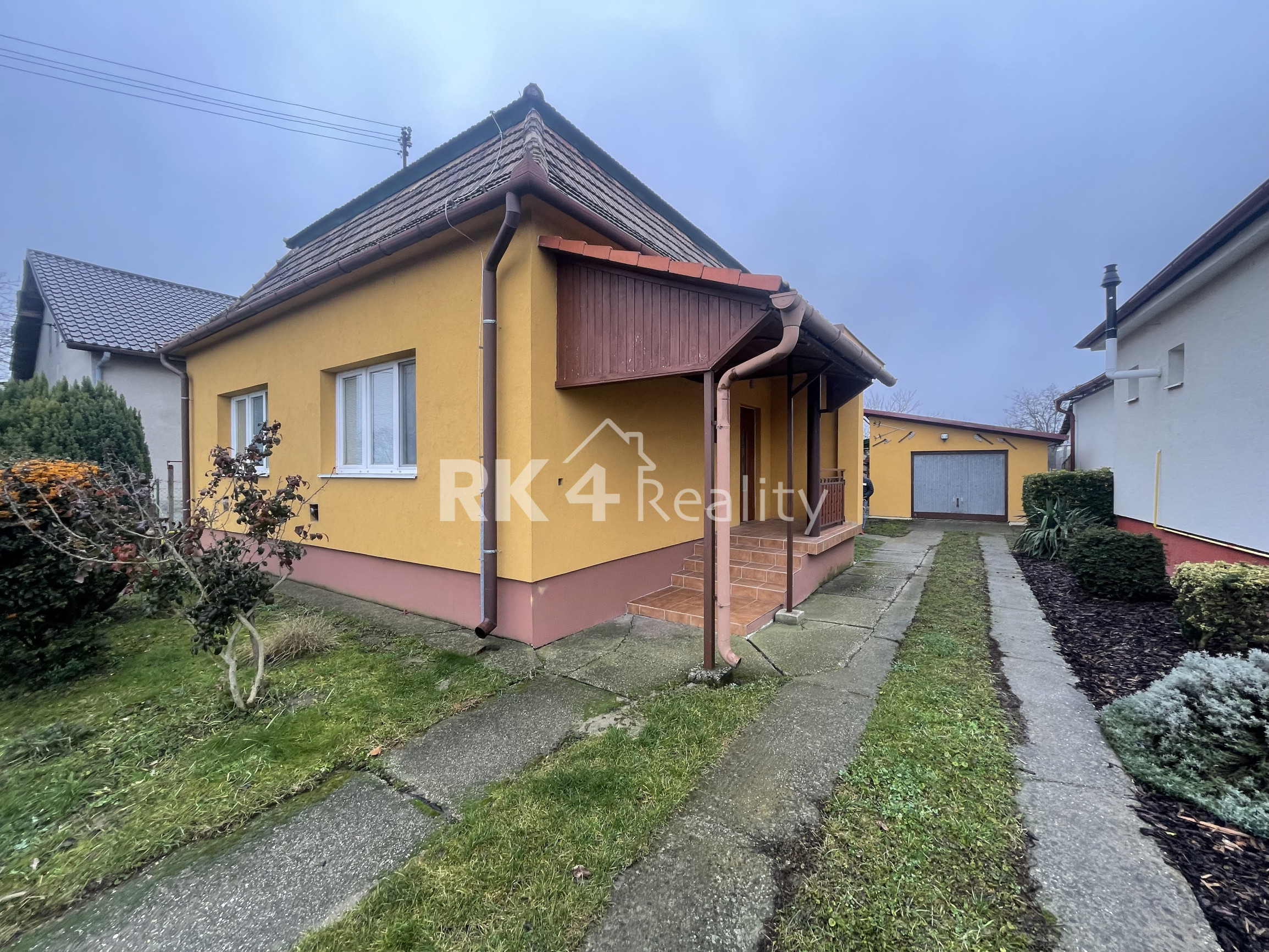 RK4 - NA PREDAJ - Rodinný dom na rekonštrukciu aj na okamžité bývanie  - Iža