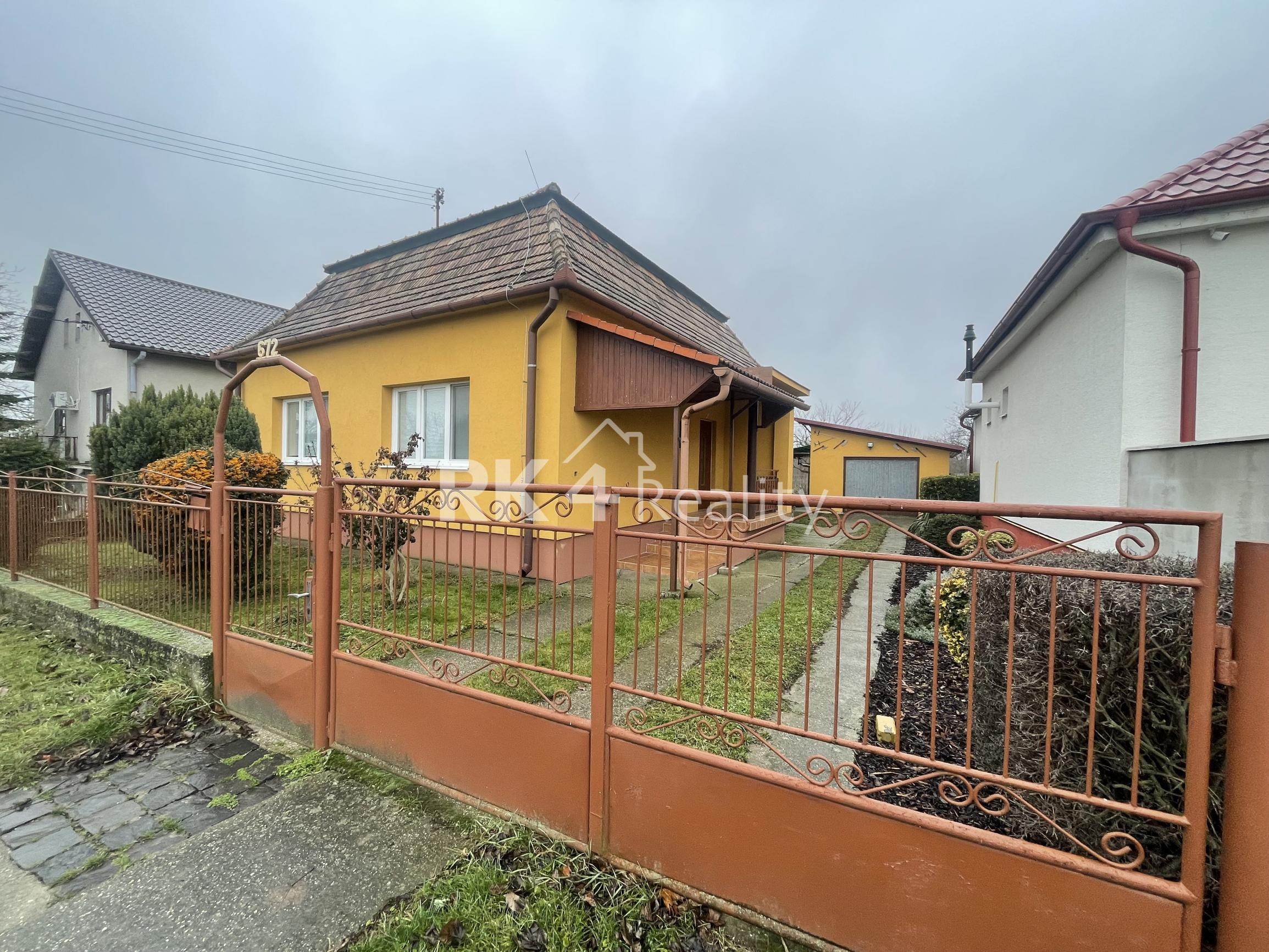 RK4 - NA PREDAJ - Rodinný dom na rekonštrukciu aj na okamžité bývanie  - Iža