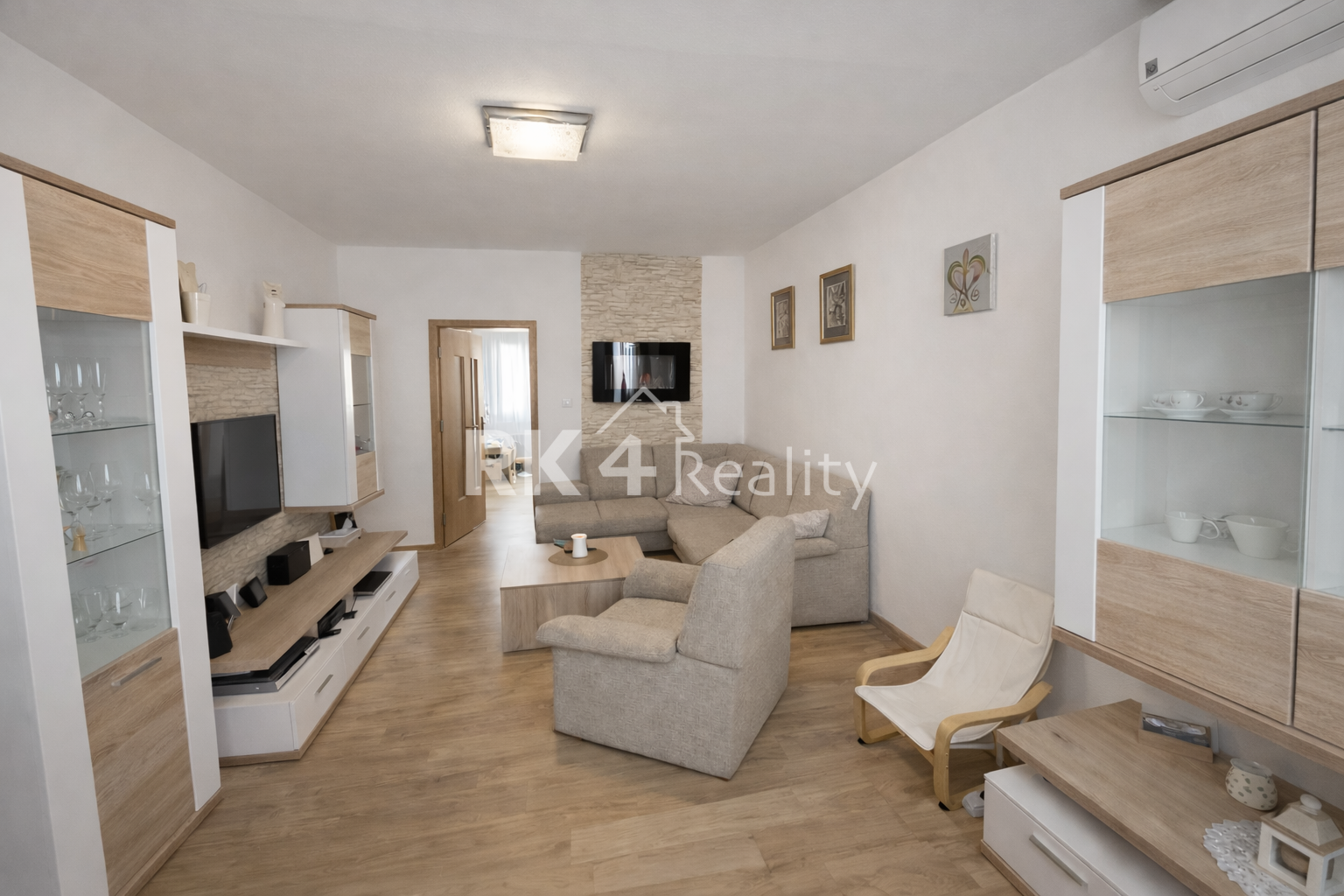 RK4 - NA PREDAJ - 3 izbový byt v lukratívnej časti Nových Zámkov