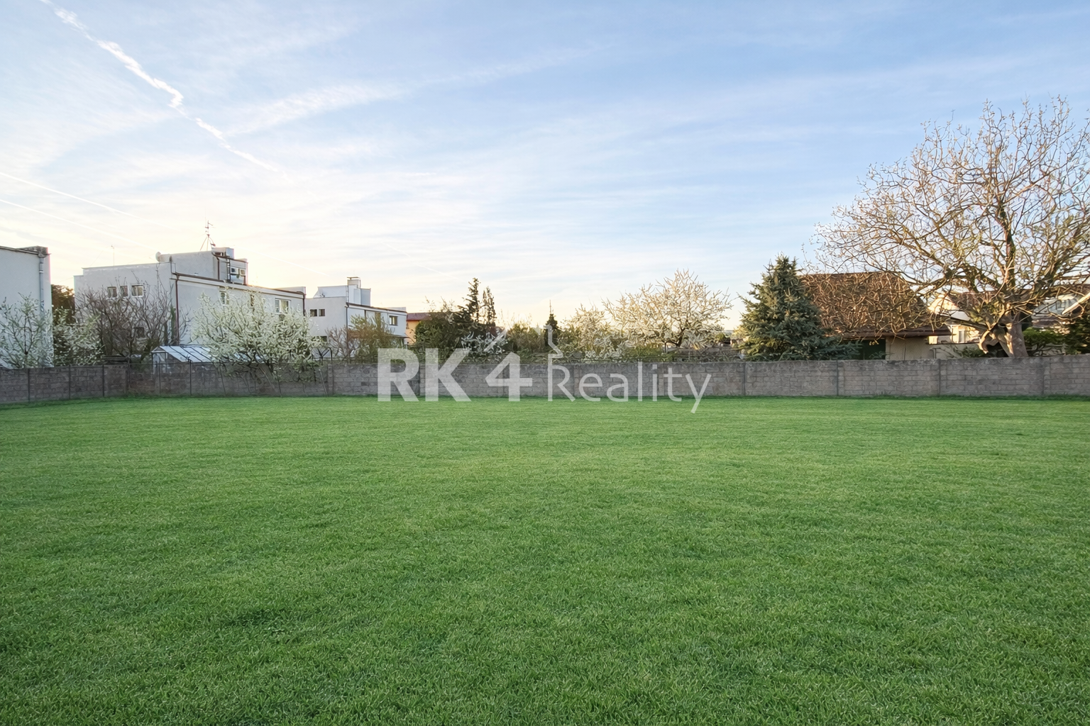 RK4 - NA PREDAJ -  Stavebný pozemok Rusovce - Bratislava