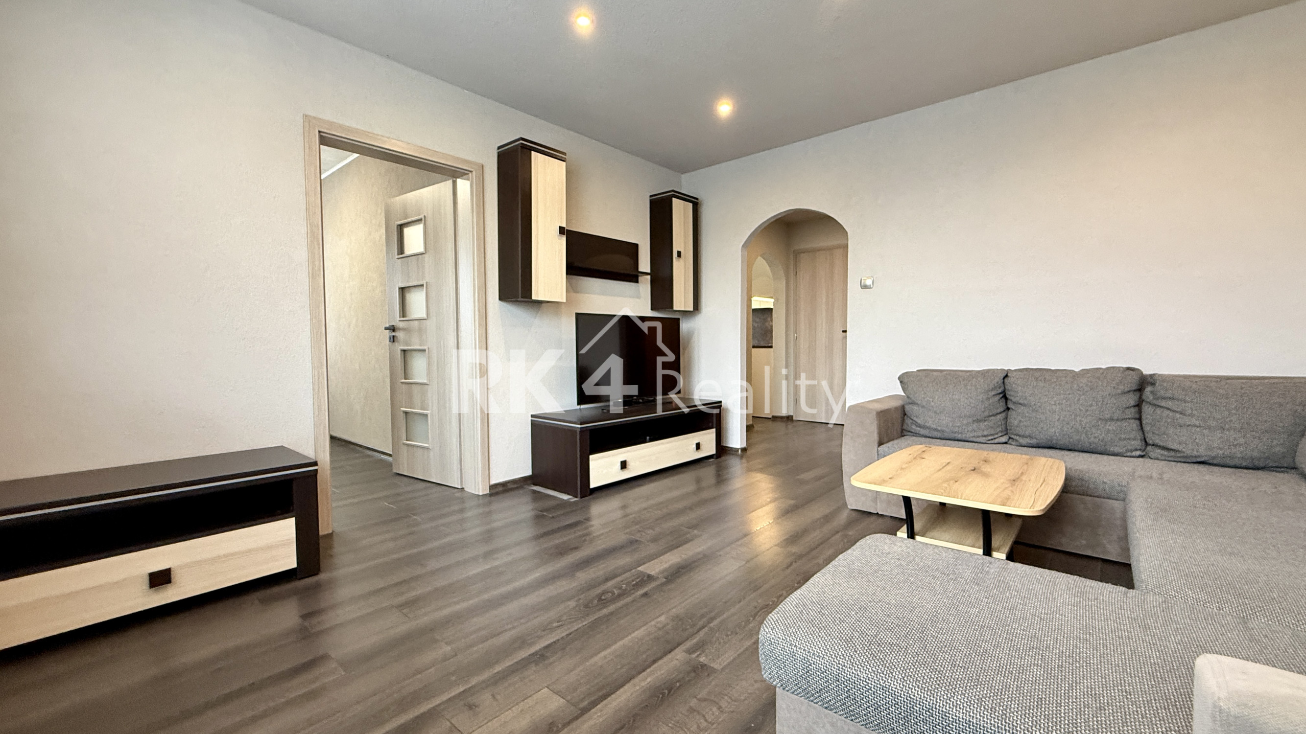 RK4 - PREDAJ - 3 izbový byt-loggia- francúzke okno